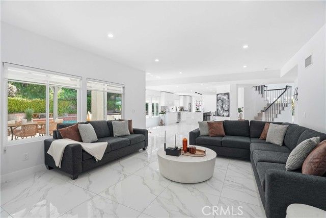 7600 Southby, West Hills (los Angeles), CA 91304