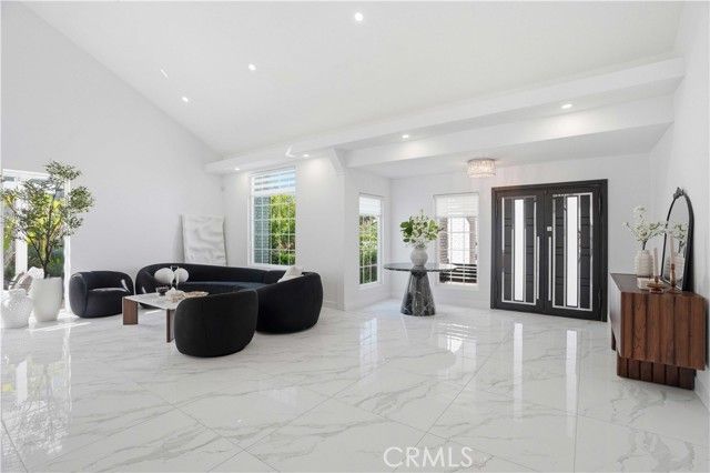 7600 Southby, West Hills (los Angeles), CA 91304