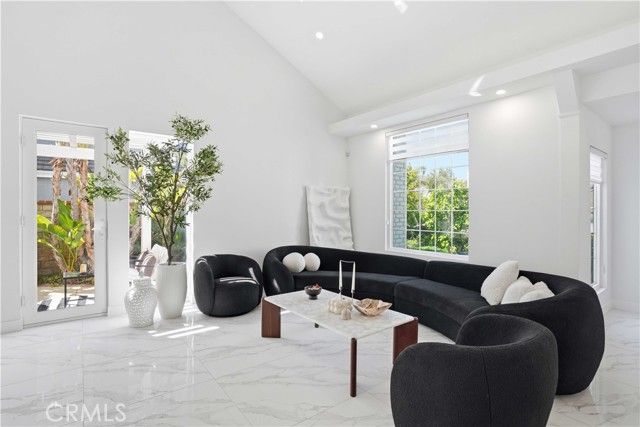 7600 Southby, West Hills (los Angeles), CA 91304