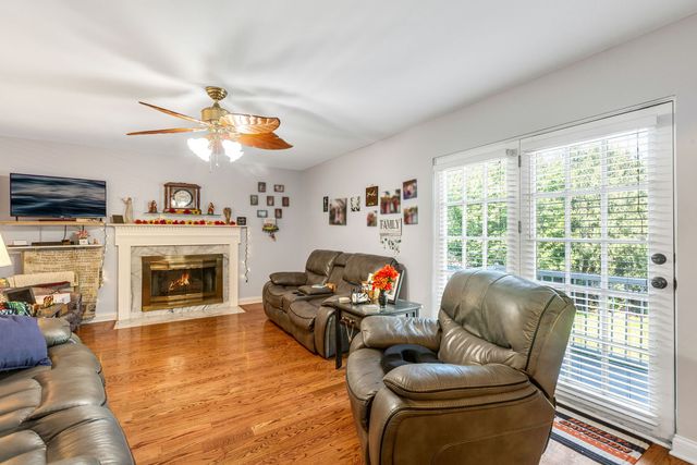 1898 McRae Lane, Mundelein, IL 60060
