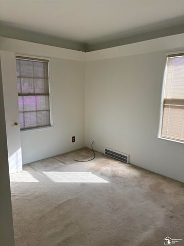 15163 University Street, Allen Park, MI 48101