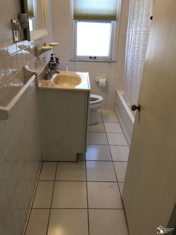 15163 University Street, Allen Park, MI 48101