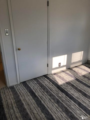 15163 University Street, Allen Park, MI 48101