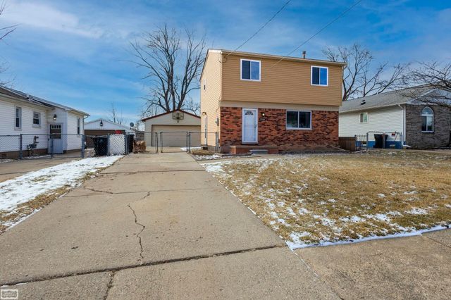 19944 Fenton Street, Roseville, MI 48066