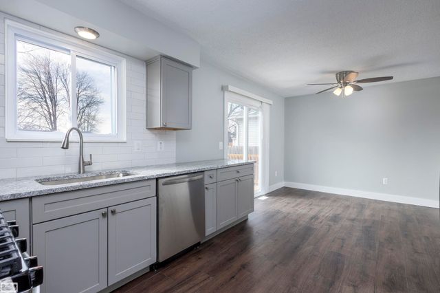 19944 Fenton Street, Roseville, MI 48066