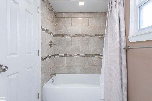 19944 Fenton Street, Roseville, MI 48066