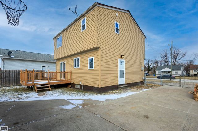 19944 Fenton Street, Roseville, MI 48066