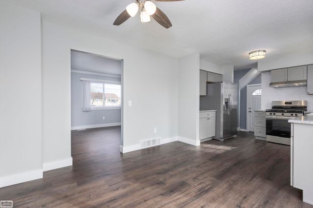 19944 Fenton Street, Roseville, MI 48066