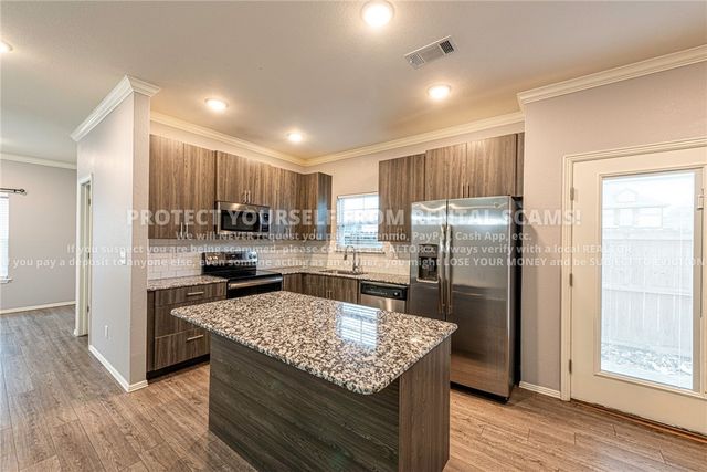 1374 N Corsica Drive, Fayetteville, AR 72704