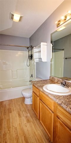 15220 Greenbelt Drive, Urbandale, IA 50323