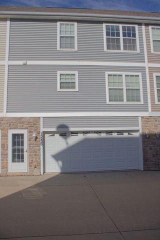 15220 Greenbelt Drive, Urbandale, IA 50323