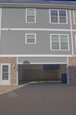 15220 Greenbelt Drive, Urbandale, IA 50323