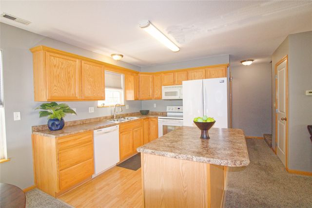 15220 Greenbelt Drive, Urbandale, IA 50323