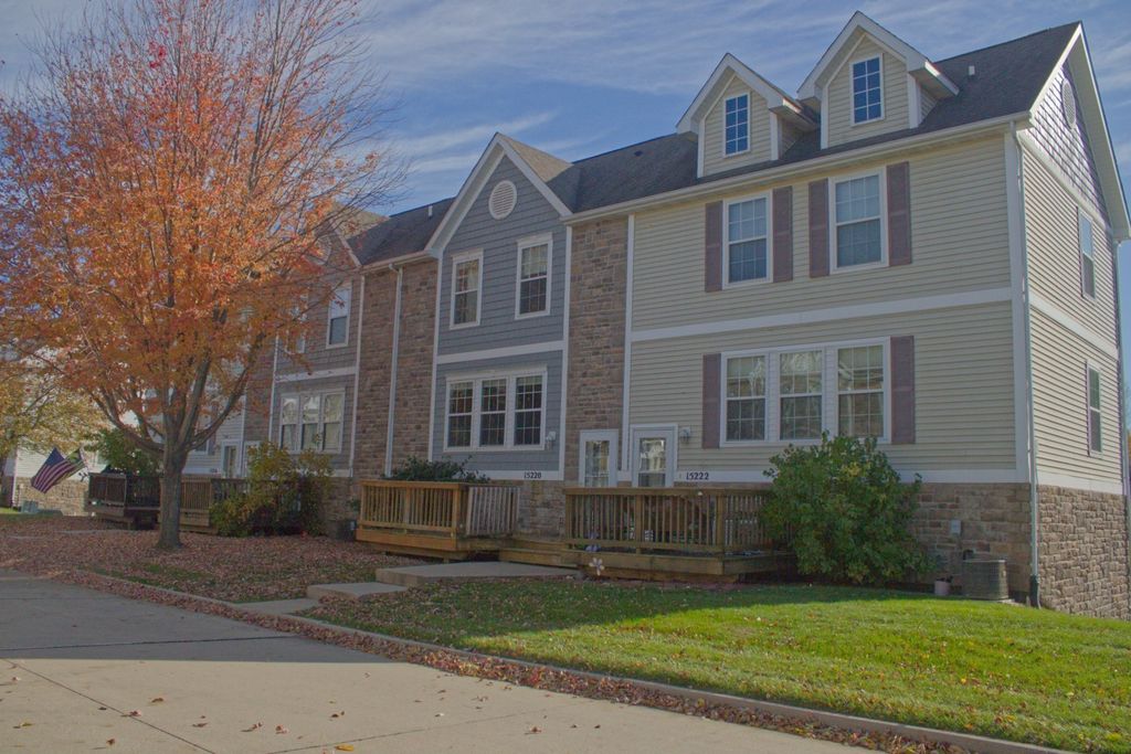 15220 Greenbelt Drive, Urbandale, IA 50323