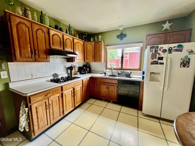 1828 Helderberg Avenue, Rotterdam, NY 12306