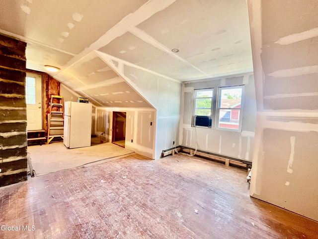 1828 Helderberg Avenue, Rotterdam, NY 12306