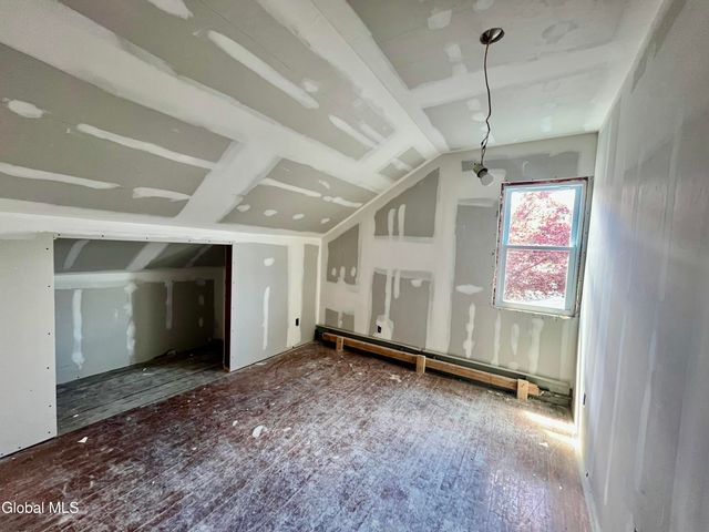 1828 Helderberg Avenue, Rotterdam, NY 12306
