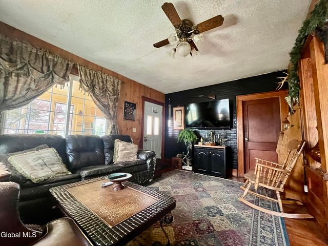 1828 Helderberg Avenue, Rotterdam, NY 12306