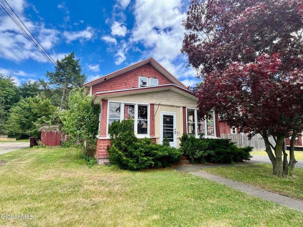1828 Helderberg Avenue, Rotterdam, NY 12306