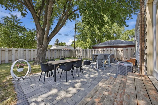 1437 11th Street S, Fargo, ND 58103