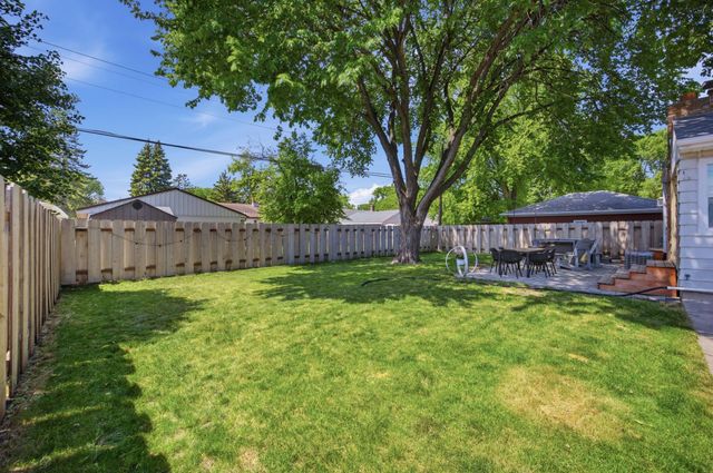 1437 11th Street S, Fargo, ND 58103