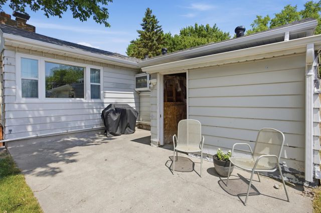 1437 11th Street S, Fargo, ND 58103