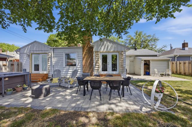 1437 11th Street S, Fargo, ND 58103