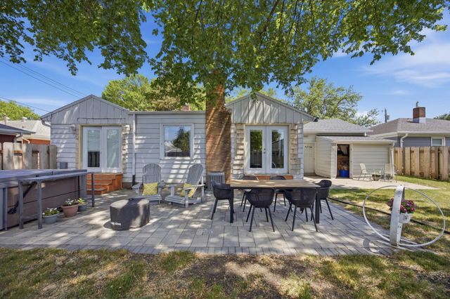 1437 11th Street S, Fargo, ND 58103