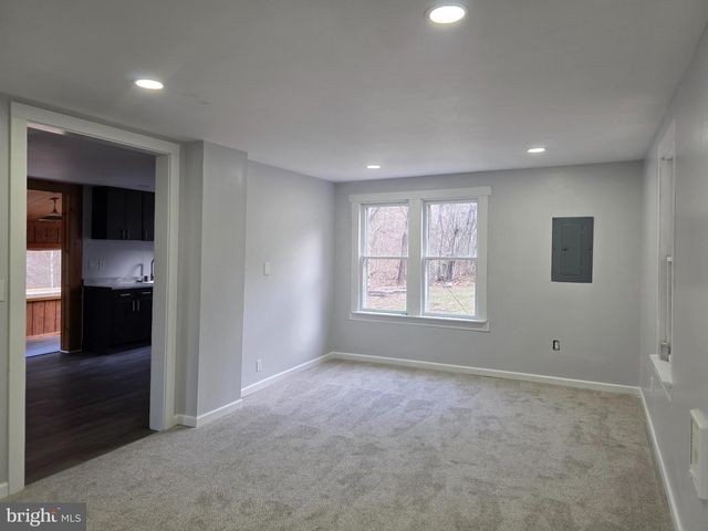 2128 SIR JOHNS RUN RD, Berkeley Springs, WV 25411