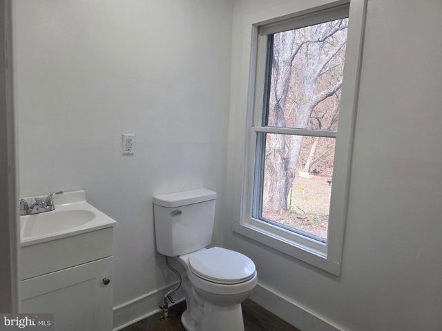 2128 SIR JOHNS RUN RD, Berkeley Springs, WV 25411