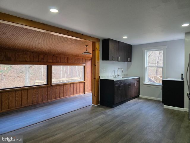 2128 SIR JOHNS RUN RD, Berkeley Springs, WV 25411