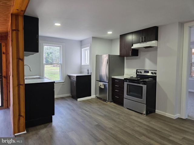 2128 SIR JOHNS RUN RD, Berkeley Springs, WV 25411