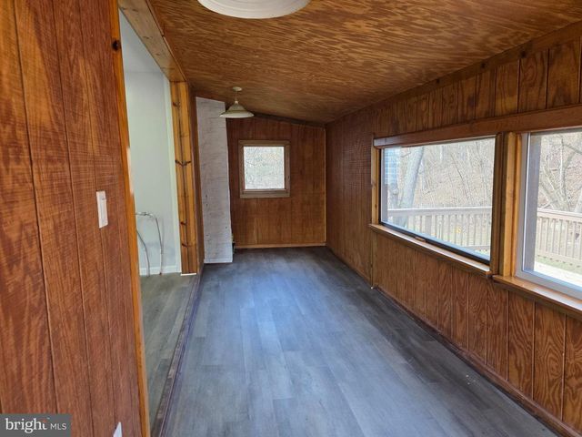 2128 SIR JOHNS RUN RD, Berkeley Springs, WV 25411