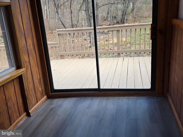 2128 SIR JOHNS RUN RD, Berkeley Springs, WV 25411