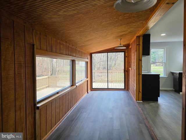 2128 SIR JOHNS RUN RD, Berkeley Springs, WV 25411