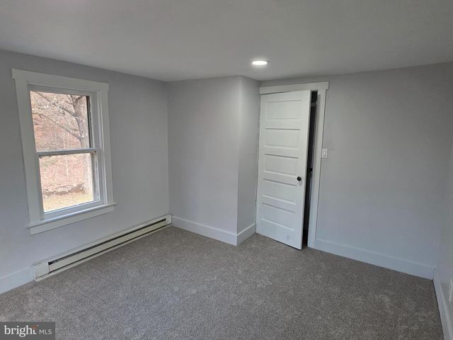 2128 SIR JOHNS RUN RD, Berkeley Springs, WV 25411