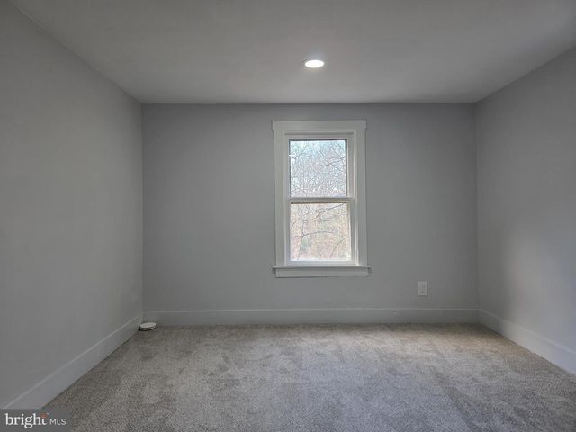 2128 SIR JOHNS RUN RD, Berkeley Springs, WV 25411