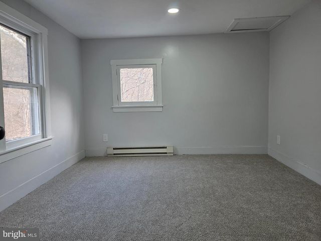 2128 SIR JOHNS RUN RD, Berkeley Springs, WV 25411