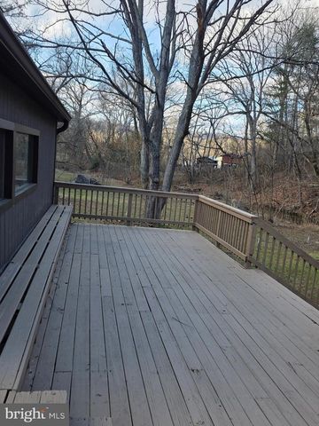 2128 SIR JOHNS RUN RD, Berkeley Springs, WV 25411