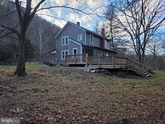 2128 SIR JOHNS RUN RD, Berkeley Springs, WV 25411