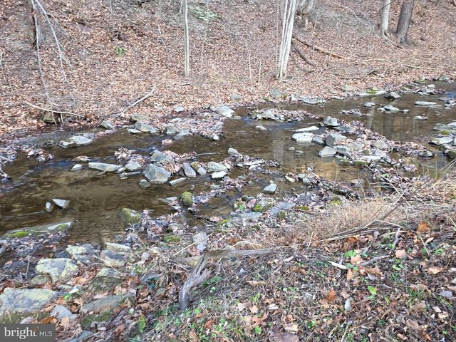 2128 SIR JOHNS RUN RD, Berkeley Springs, WV 25411