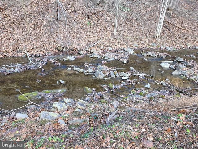 2128 SIR JOHNS RUN RD, Berkeley Springs, WV 25411