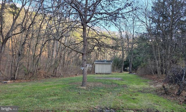 2128 SIR JOHNS RUN RD, Berkeley Springs, WV 25411