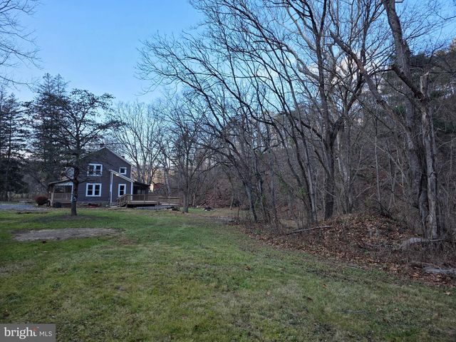 2128 SIR JOHNS RUN RD, Berkeley Springs, WV 25411