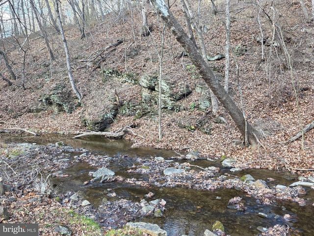 2128 SIR JOHNS RUN RD, Berkeley Springs, WV 25411