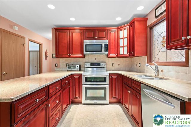 343 Echo Lake Road, Coolbaugh Twp, PA 18466