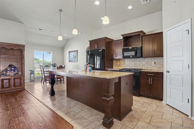 17527 E 43rd Street, Tulsa, OK 74134
