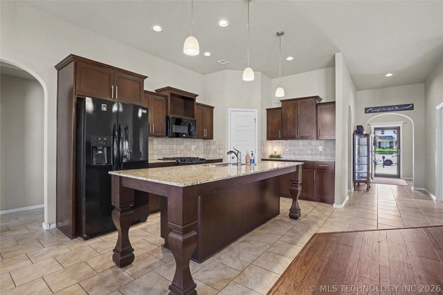 17527 E 43rd Street, Tulsa, OK 74134