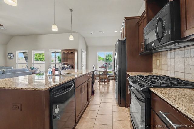 17527 E 43rd Street, Tulsa, OK 74134