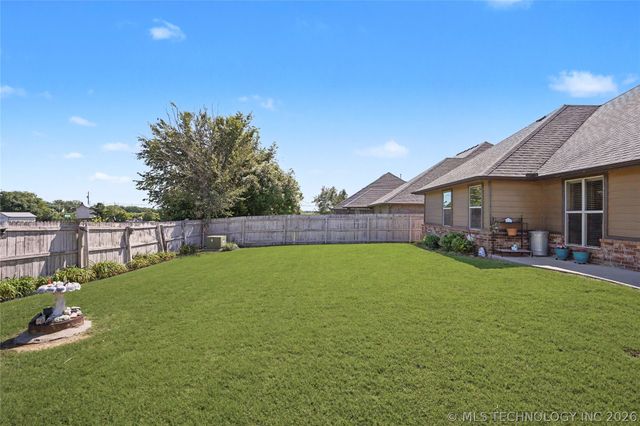 17527 E 43rd Street, Tulsa, OK 74134